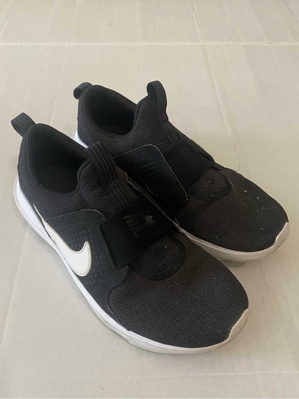 Nike Women’s Black Slip-On Athletic Shoes with White Swoosh Size 9.5